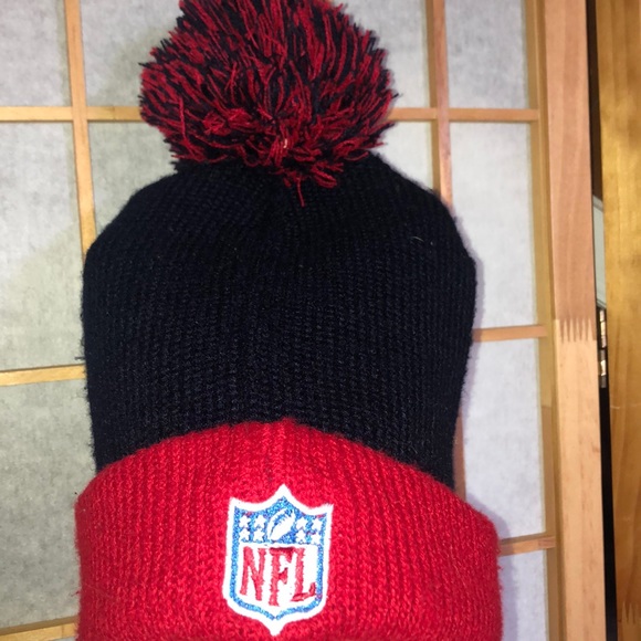 NFL Patriots Winter Hat. - Picture 2 of 3